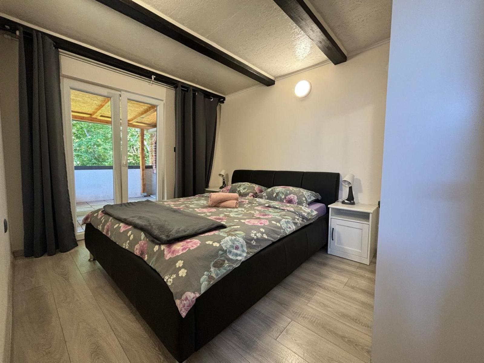 Apartmani Bosnjak Starigrad Paklenica Exterior photo